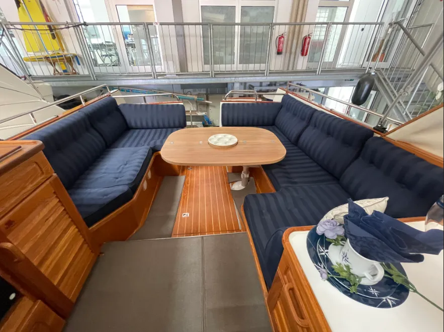 Charter a 9.2m Saga 29 Motor Yacht in Hasselt