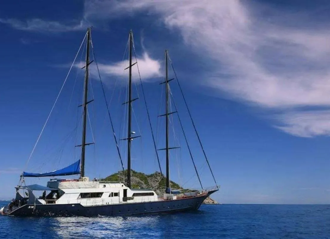 Charter a 42m Boat in Eden Island