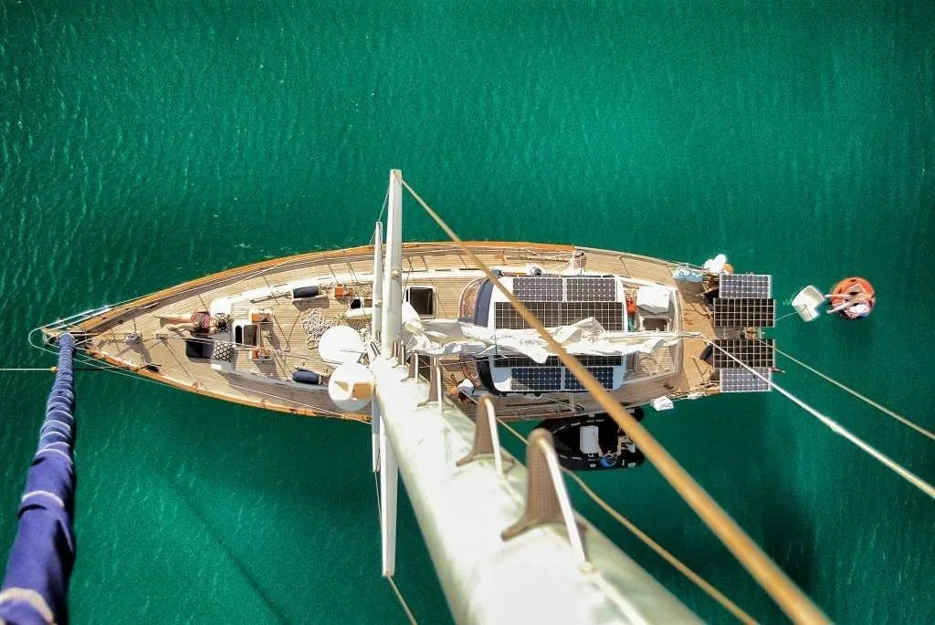 Charter a 16.45m Boat in Ribishi