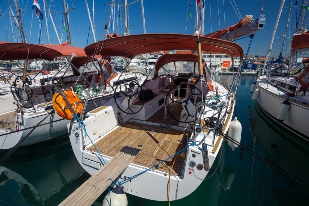 11.5m Izola Sailing Yacht Hire