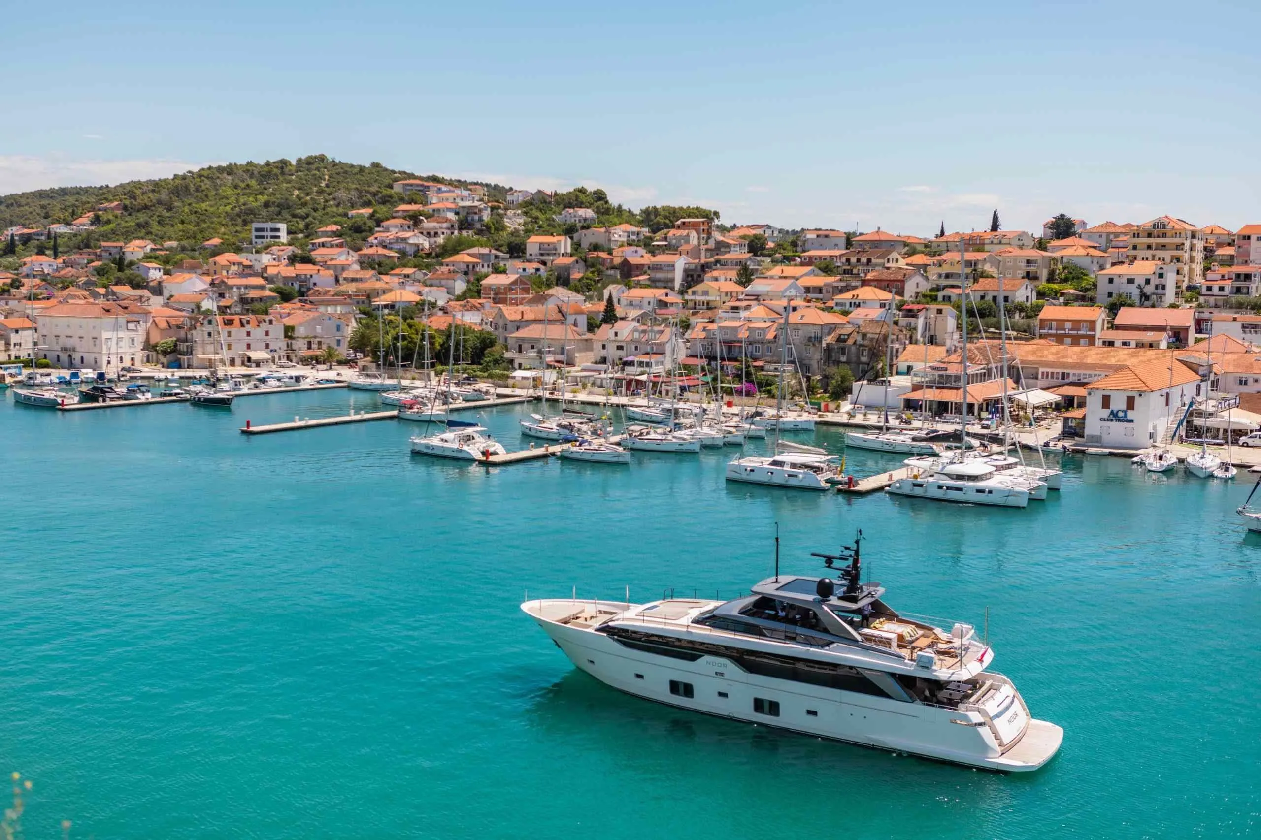Rent a 31m Motor Yacht in Rogoznica