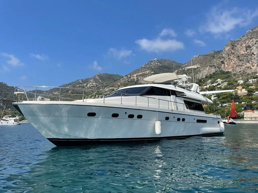 Charter a 19m Sanlorenzo 62 in Antibes