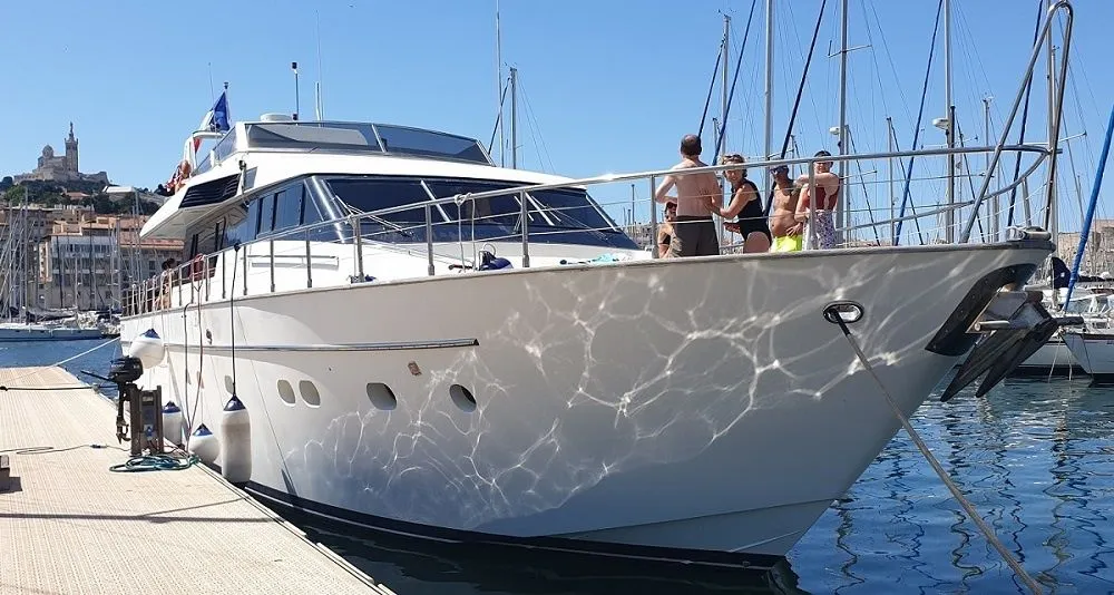 21m Marseille Sanlorenzo 70 Hire