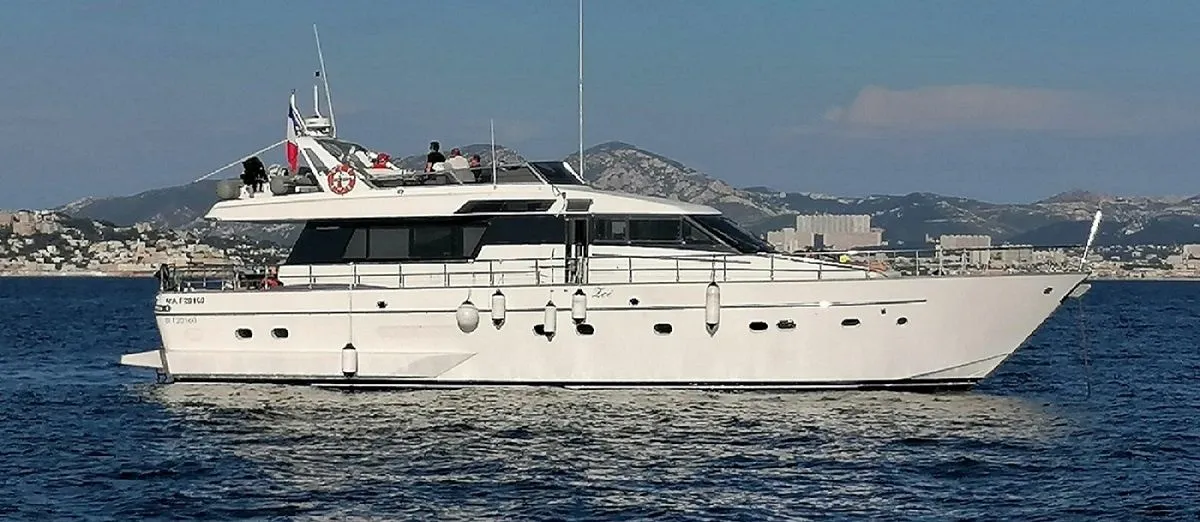 21m Marseille Sanlorenzo 70 Hire