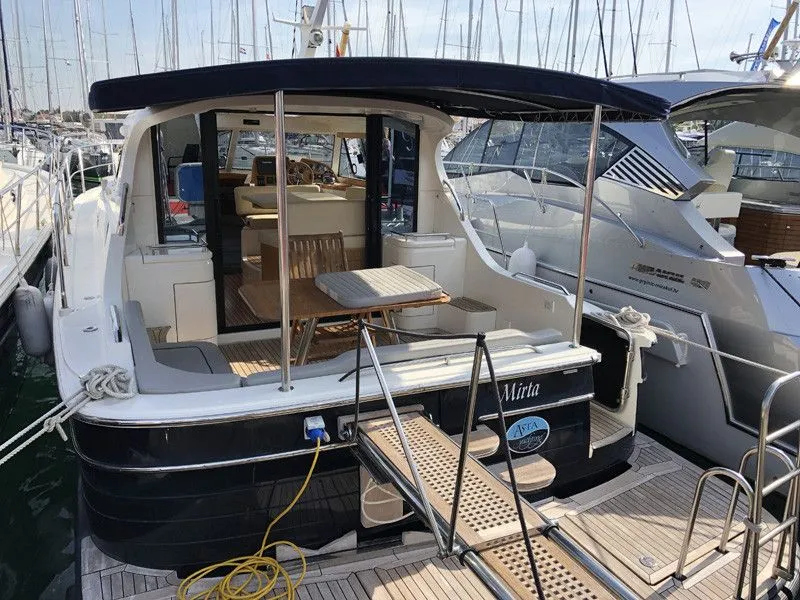 Rent a 11.82m Motor Yacht in Sukosan