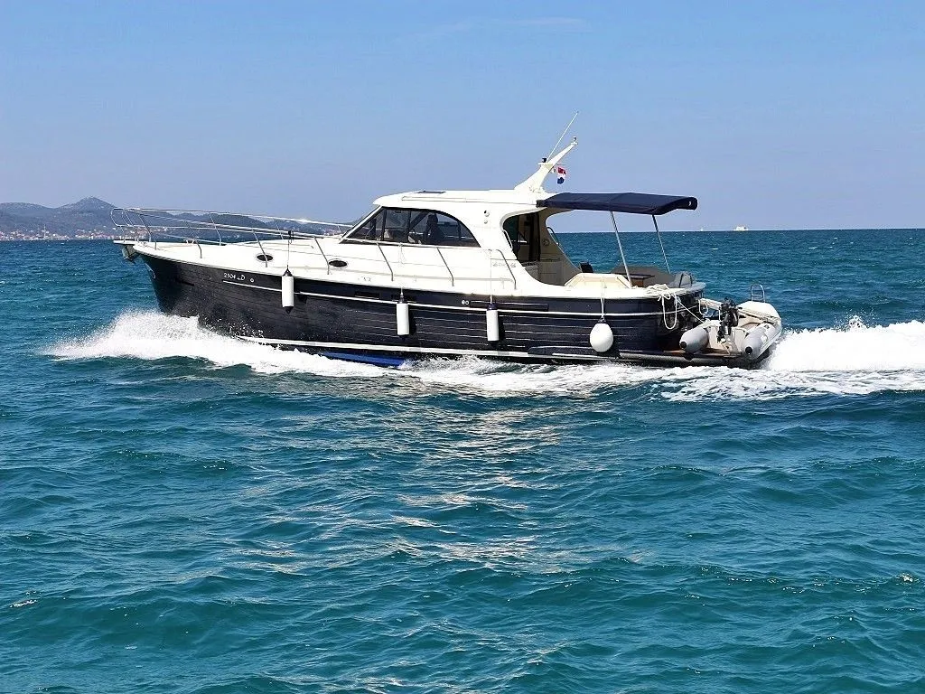 13.5m Sukosan Motor Yacht SAS Vektor Adriana 44 Hire