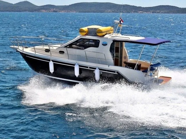 9.5m Sukosan Motor Yacht Hire