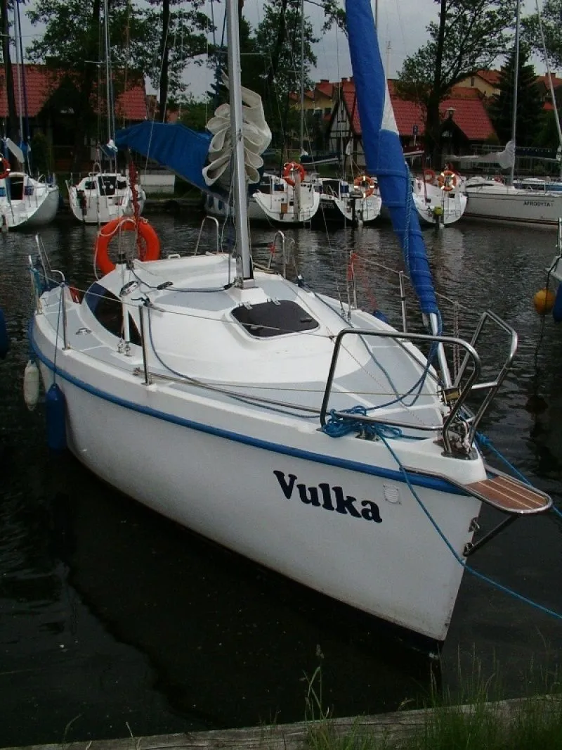 6.6m Ruciane-Nida 2 Cabin Sailing Yacht Hire