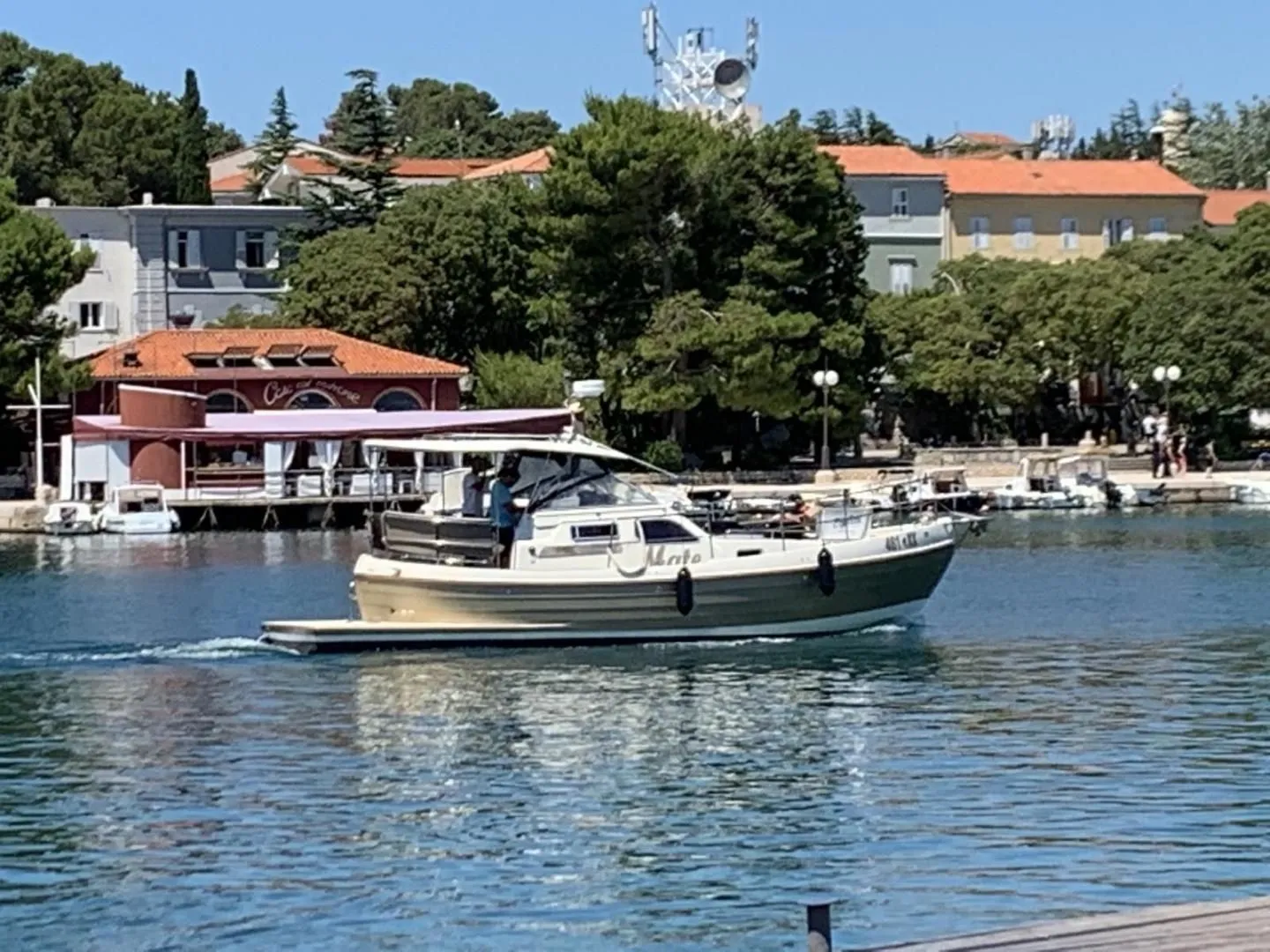 Explore Krk on a 9.96m Rental Motor Yacht Sasanka 970