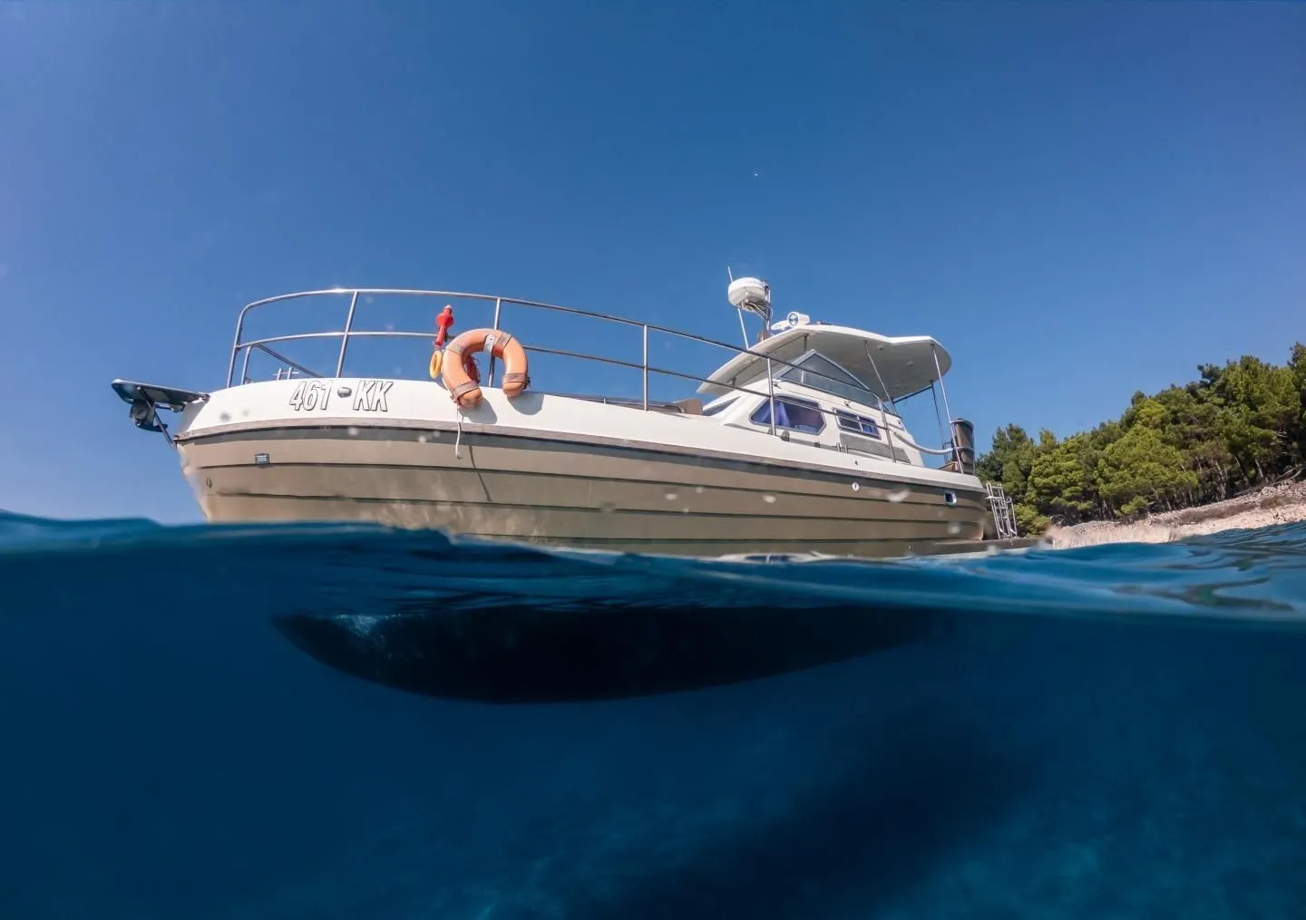 Explore Krk on a 9.96m Rental Motor Yacht Sasanka 970