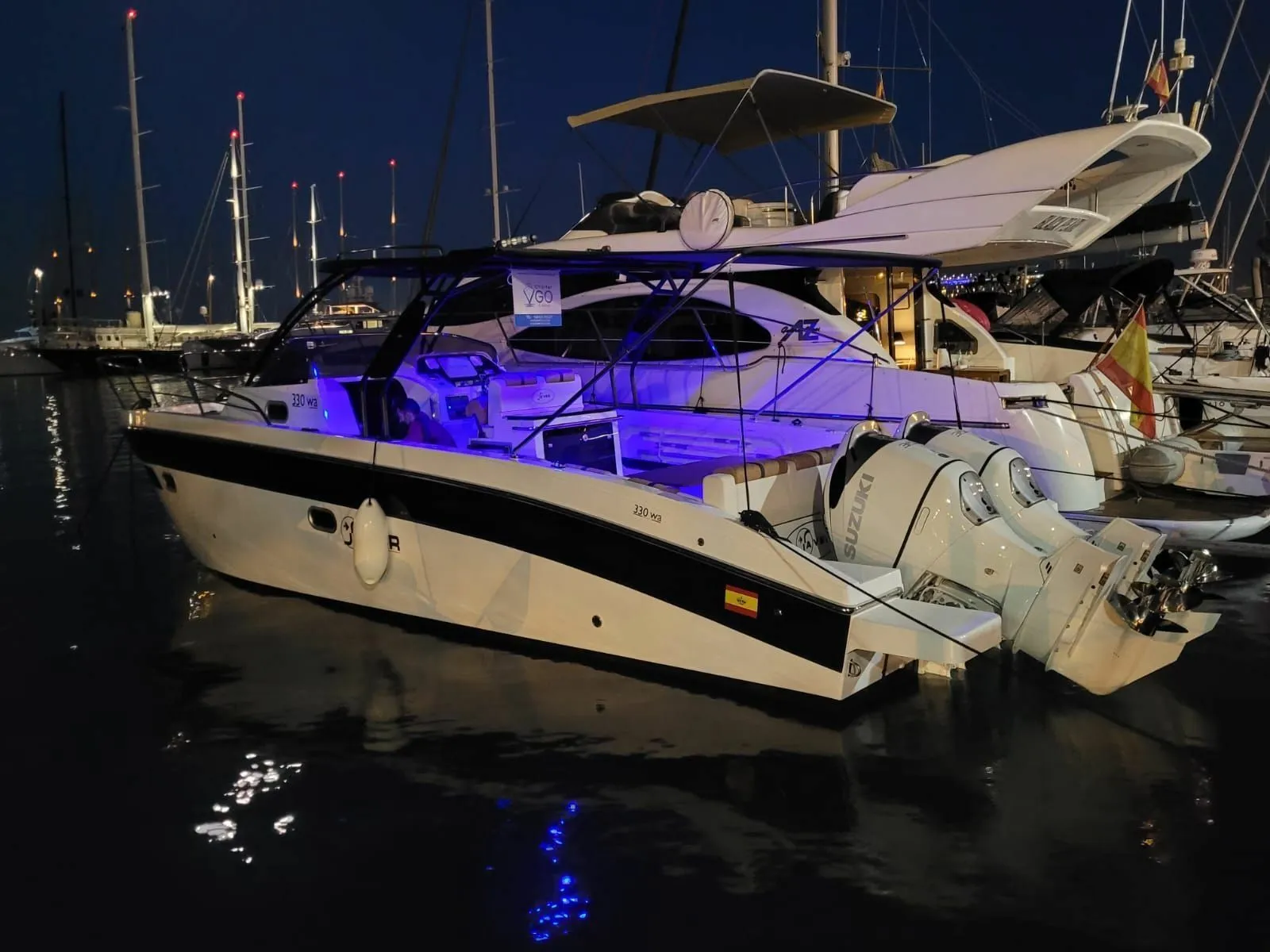 Charter a 9.96m Motor Boat Saver 330 in Palma de Mallorca