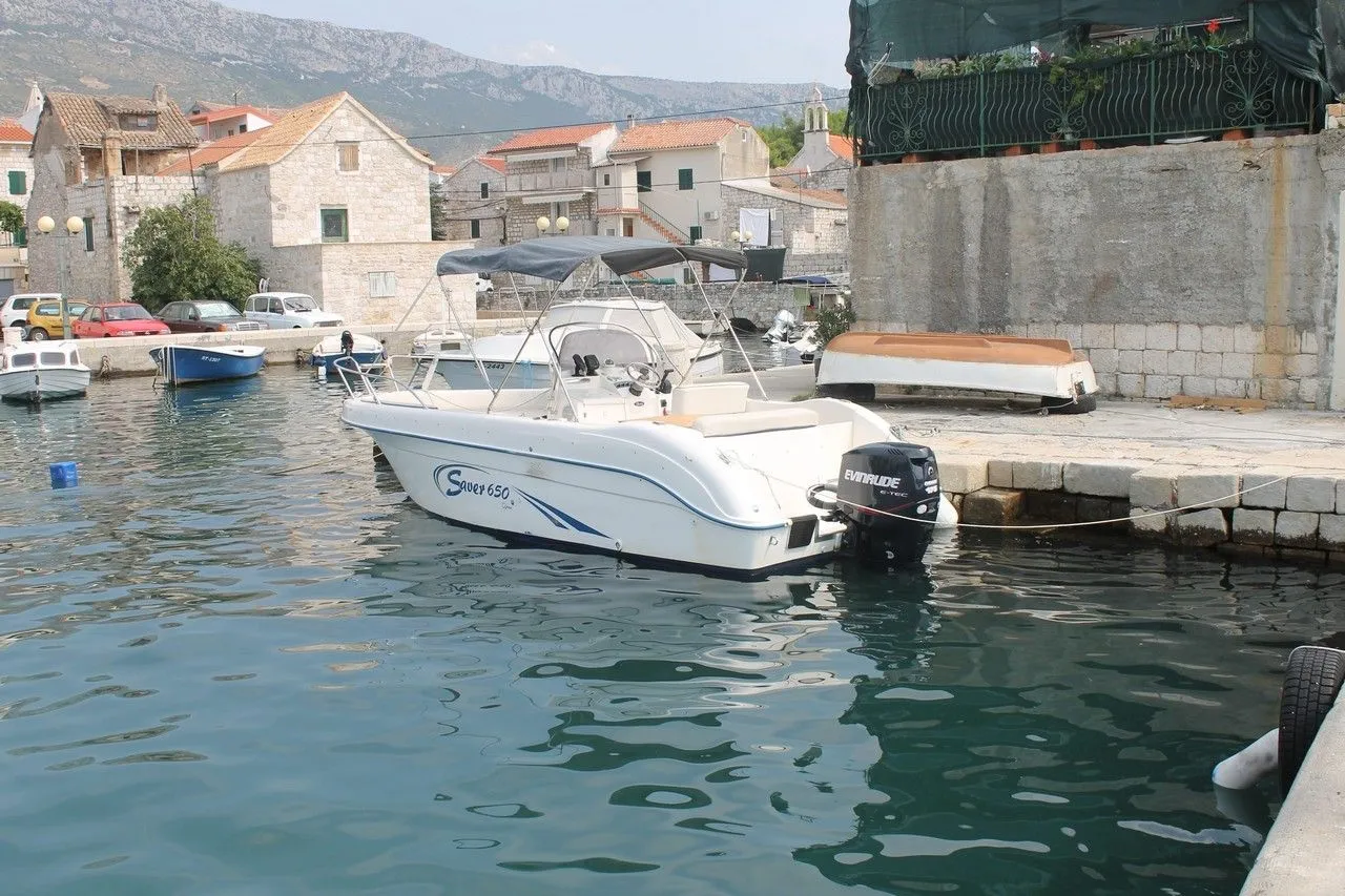 6.6m Kastela Motor Boat Saver 650 Hire