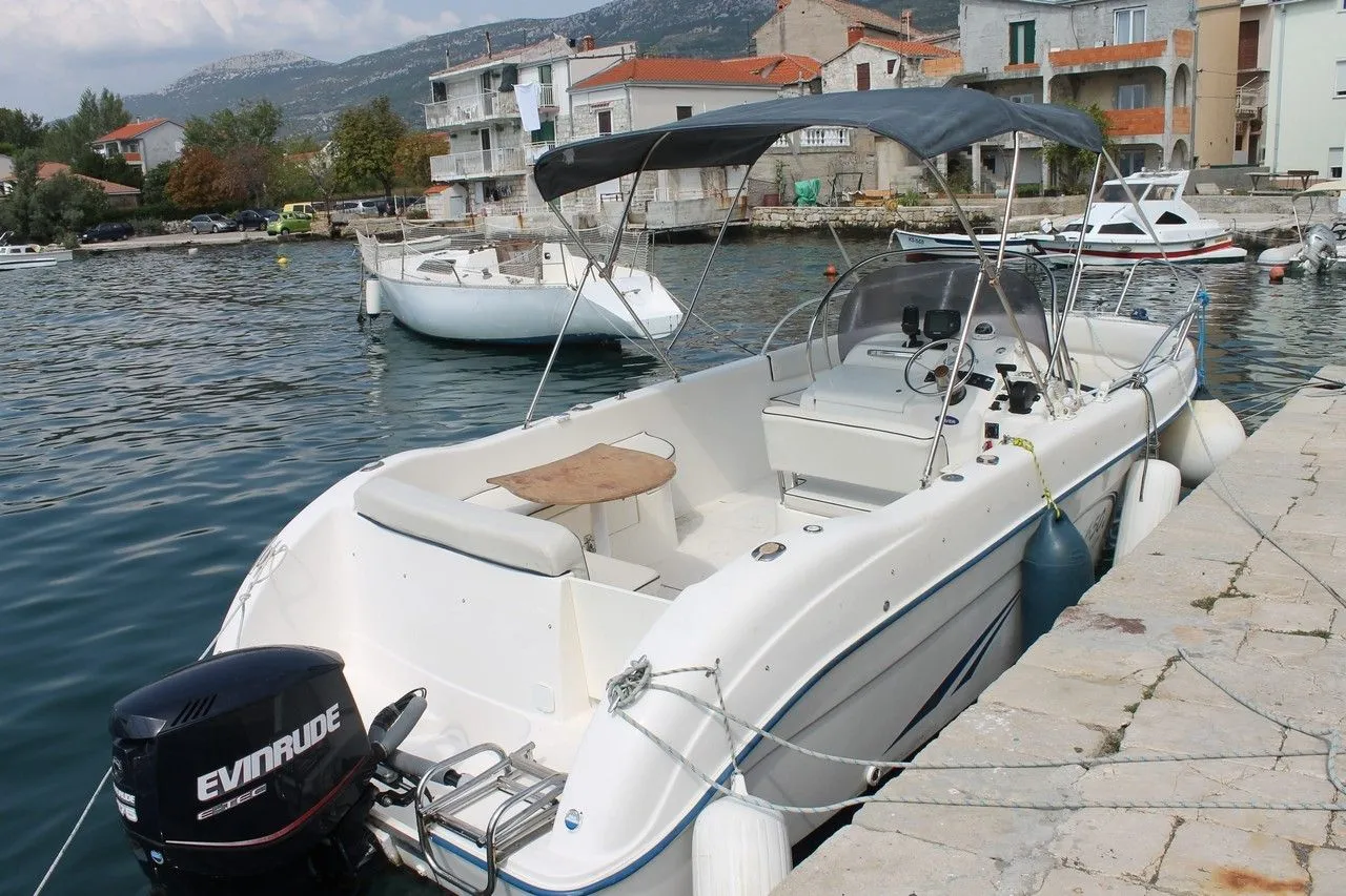 6.6m Kastela Motor Boat Saver 650 Hire