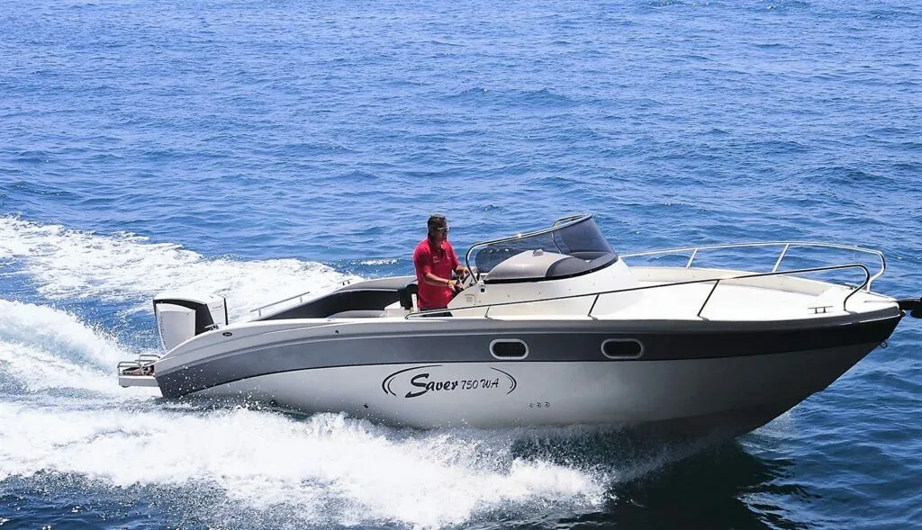 Rent a 7.75m Saver 750 WA Motor Boat in Pula