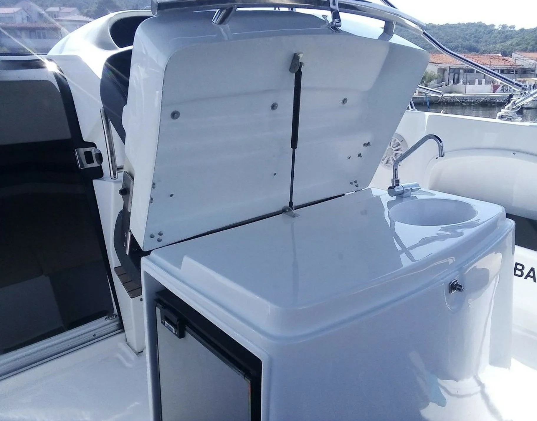 Charter a 7.5m Motor Boat Saver 750 WA in Rogoznica