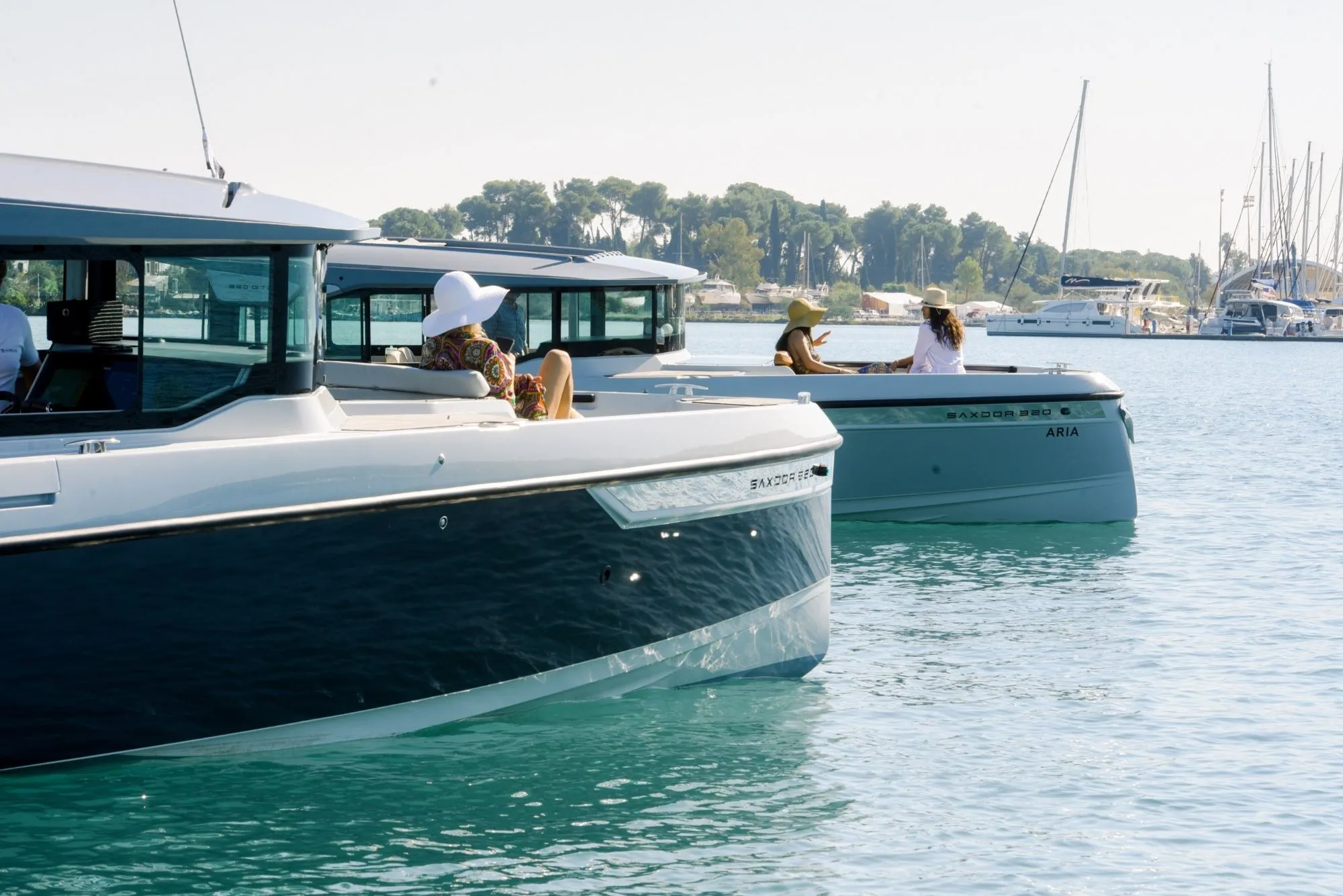 Charter a 10.28m Motor Yacht in Gouvia