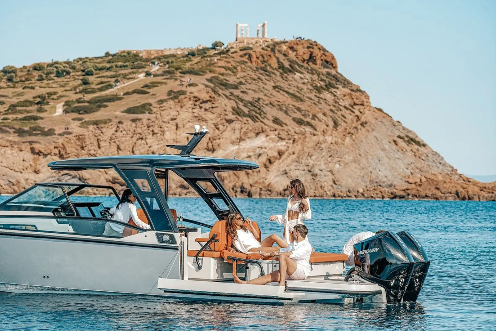 Explore Aliki on a 11m Rental Boat