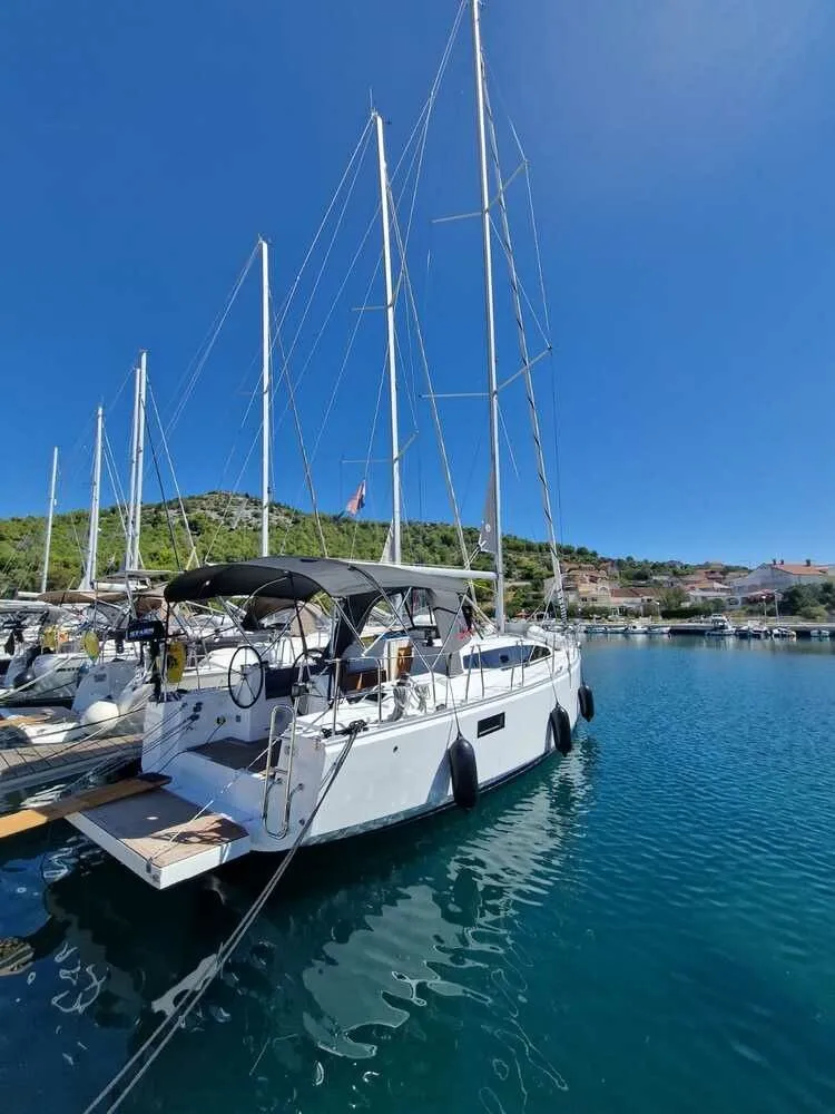 Explore Drage on a 10.7m Rental Sailing Yacht Scandinavia 35