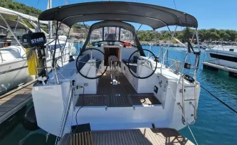 Explore Drage on a 10.7m Rental Sailing Yacht Scandinavia 35