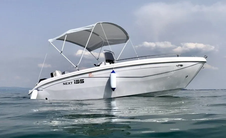 5.9m Moniga Motor Boat Hire