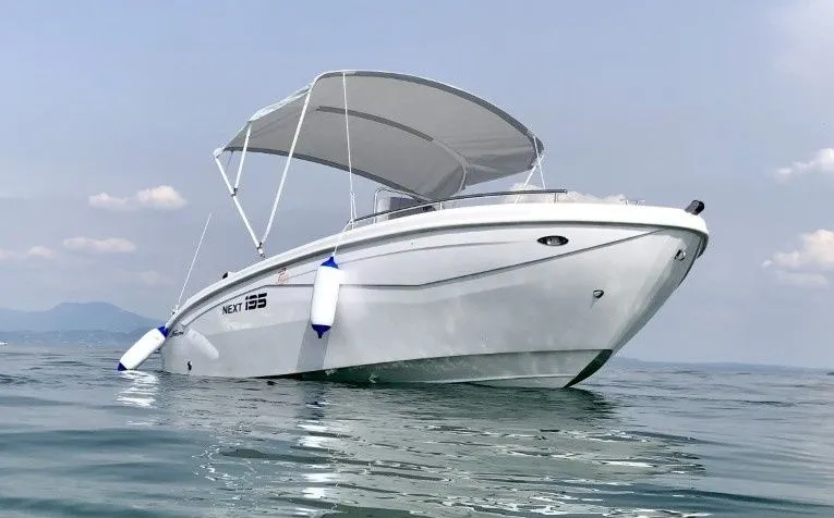 5.9m Moniga Motor Boat Hire