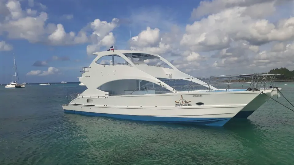 Charter a 15.24m Power Catamaran Schifenders 56 in La Romana