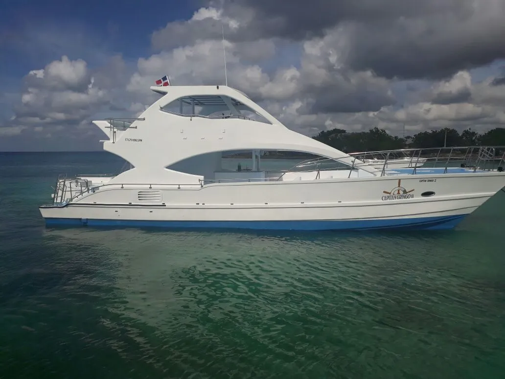 Charter a 15.24m Power Catamaran Schifenders 56 in La Romana