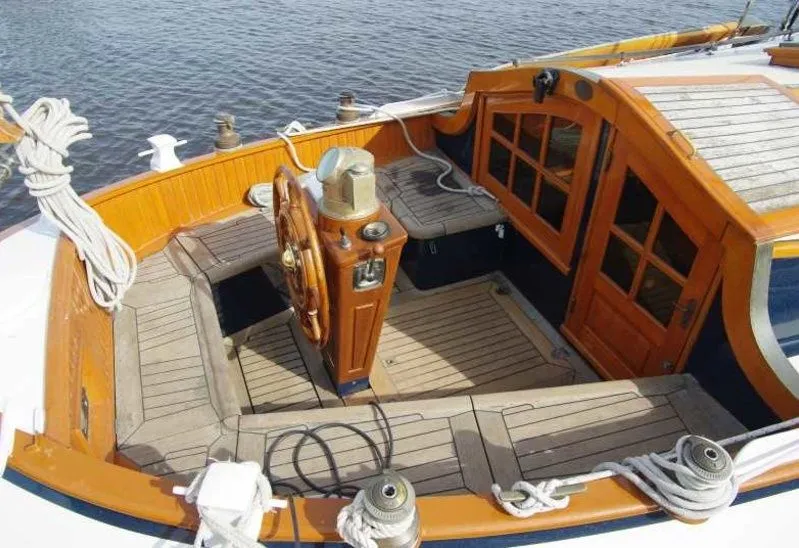 Charter a 11.12m Sailing Yacht in Heeg