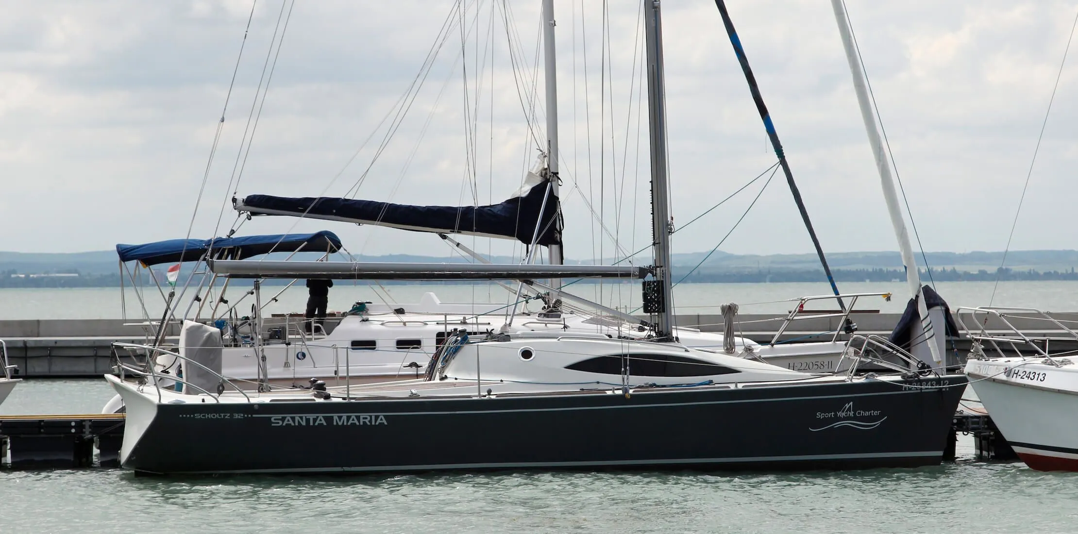 Explore Alsoors on a 9.6m Rental Boat