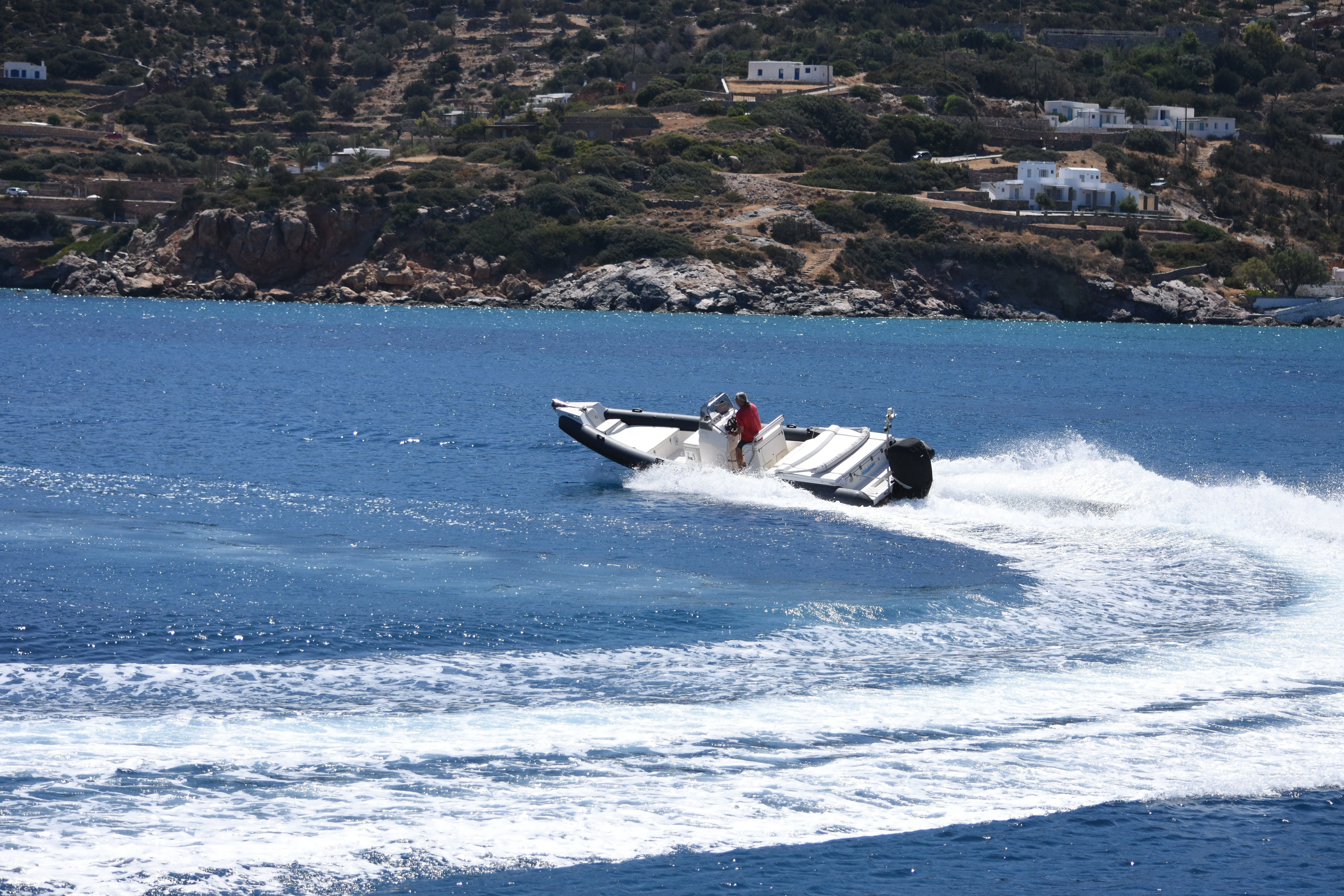 Charter a 8m Scorpion 27 in Sifnos