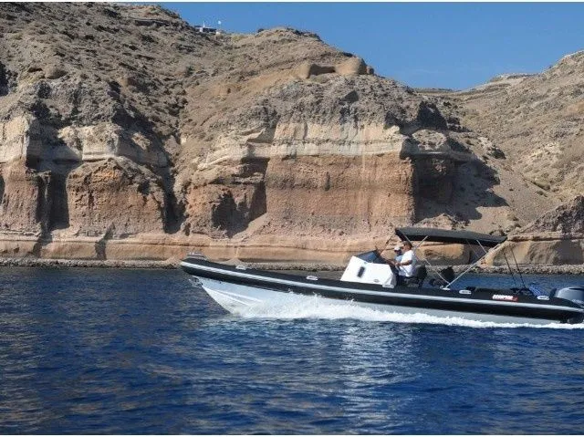 Yaloou Wolf Charter Boat