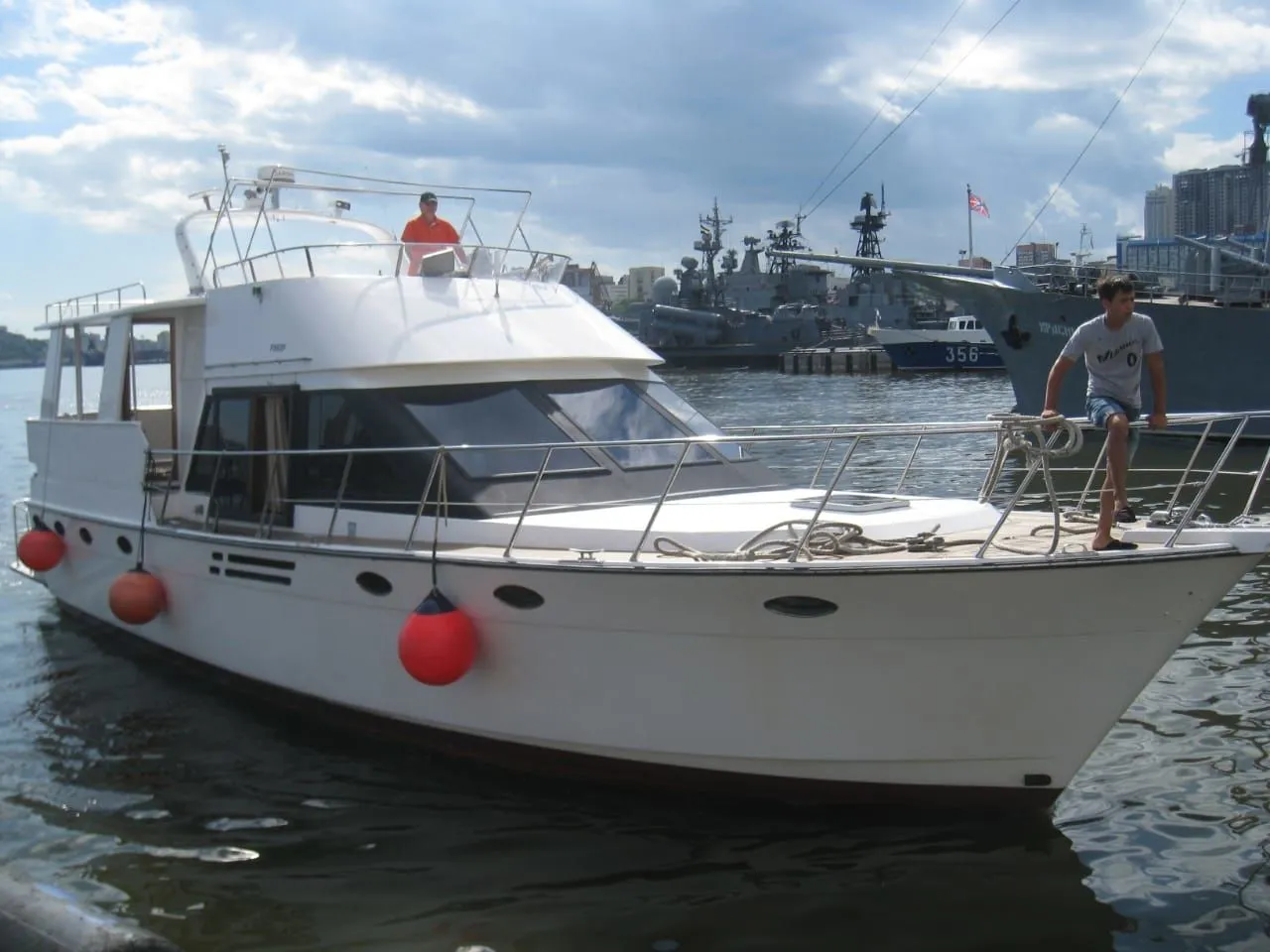 Charter a 17m Boat in Vladivostok