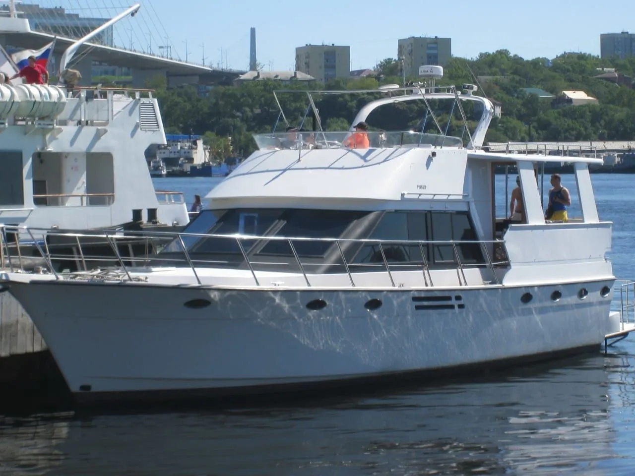 Charter a 17m Boat in Vladivostok