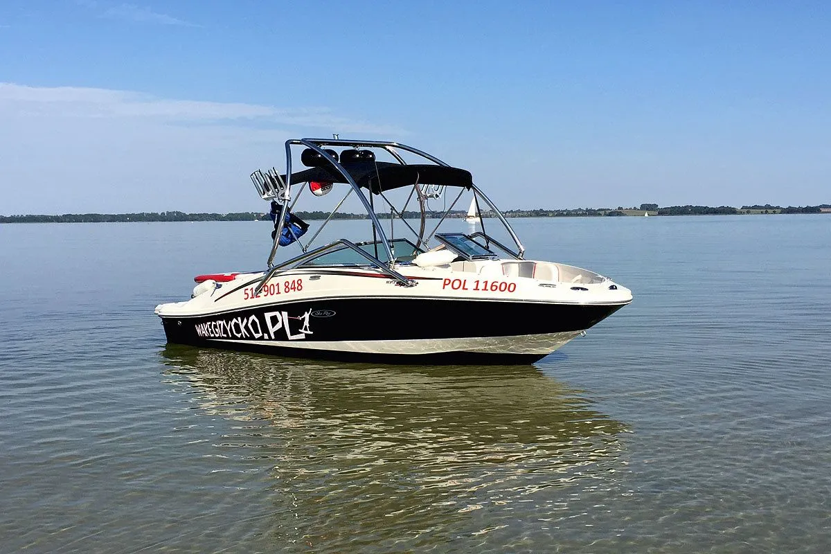 Rent a 5.5m Motor Boat Sea Ray 185 in Gizycko