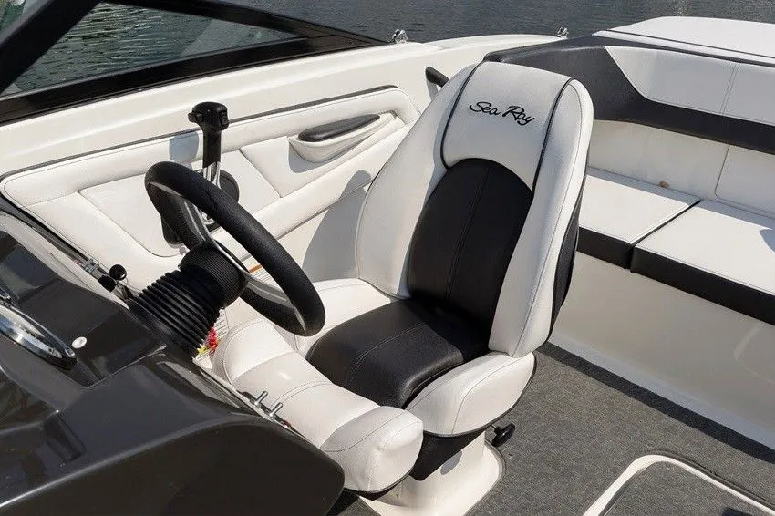 6m Funtana Sea Ray 19 Hire