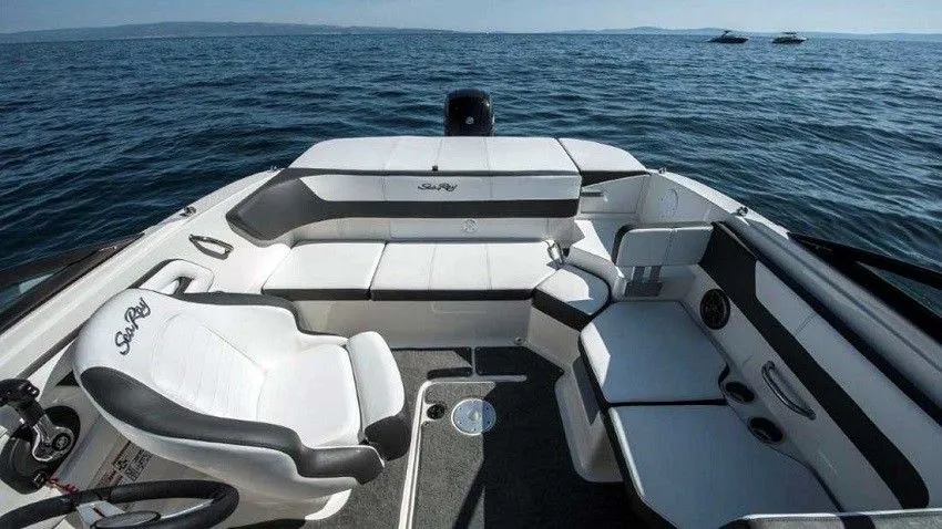 6m Funtana Sea Ray 19 Motor Boat Hire