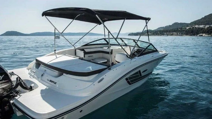 6m Funtana Sea Ray 19 Motor Boat Hire