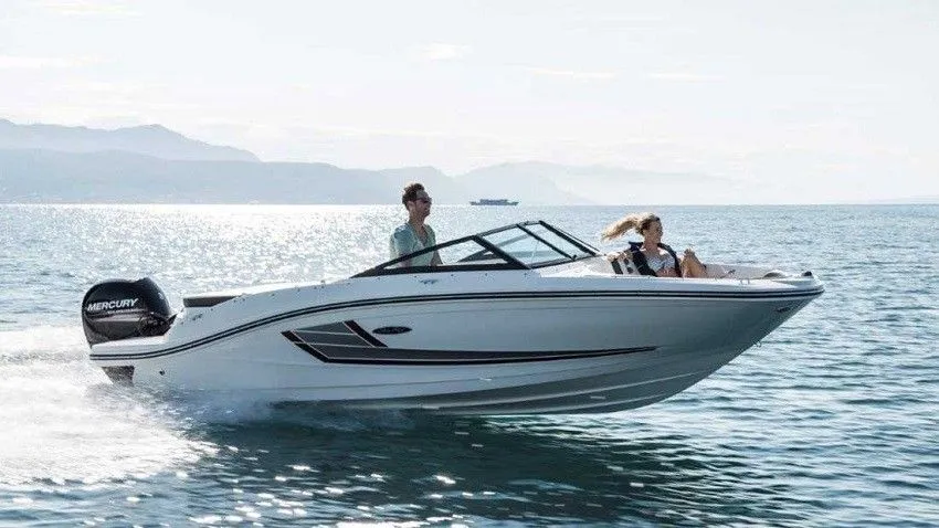 6m Funtana Sea Ray 19 Motor Boat Hire
