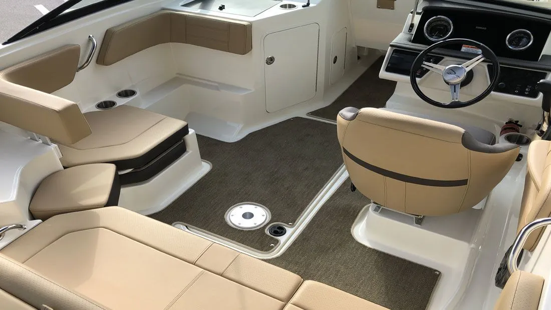 6m Funtana Sea Ray 19 SPX Motor Boat Hire