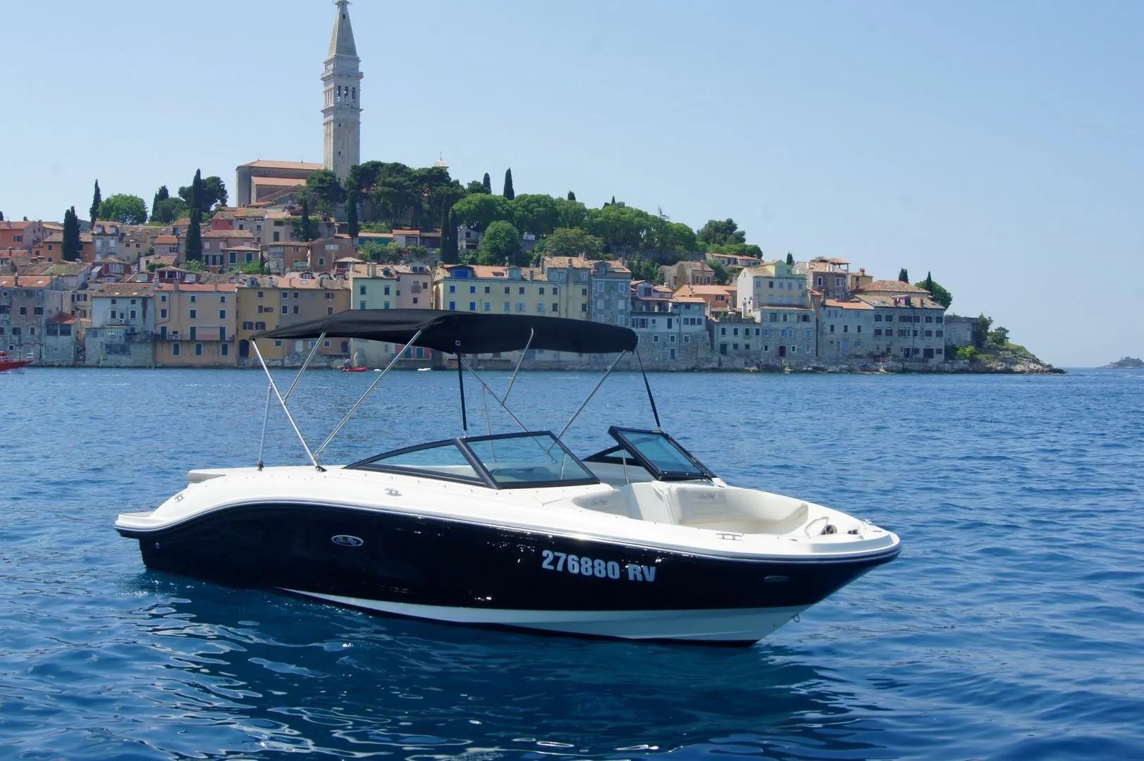 6.55m Rovinj Motor Boat Sea Ray 210 Hire