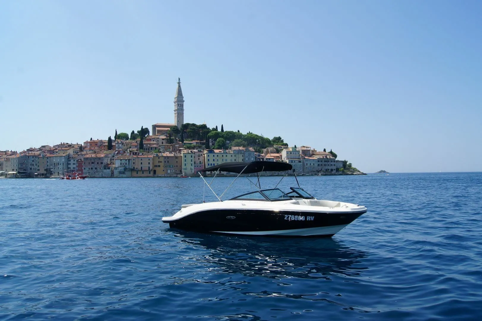 6.55m Rovinj Motor Boat Sea Ray 210 Hire