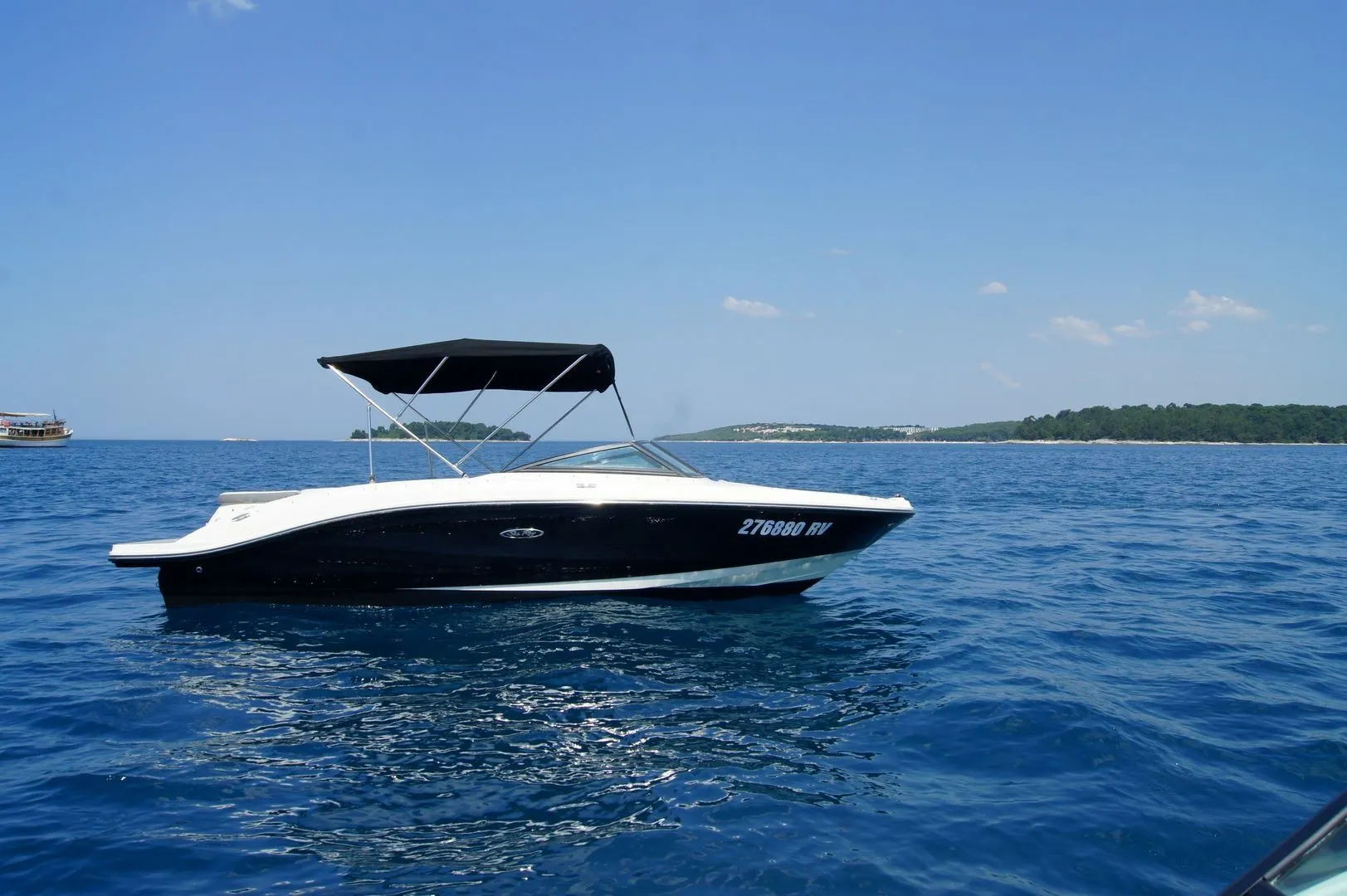 6.55m Rovinj Motor Boat Sea Ray 210 Hire
