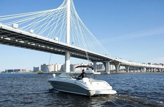 Charter a 7.32m Sea Ray 225 Motor Boat in Saint Petersburg