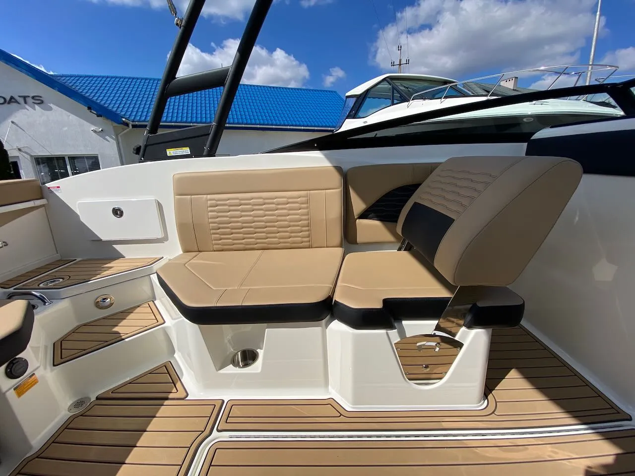 7.16м аренда моторная лодка Sea Ray 230 в Вилькасы