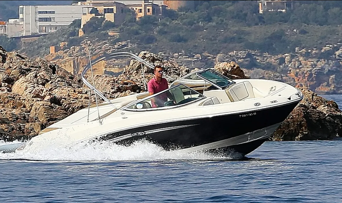 Kakahuete Charter Boat