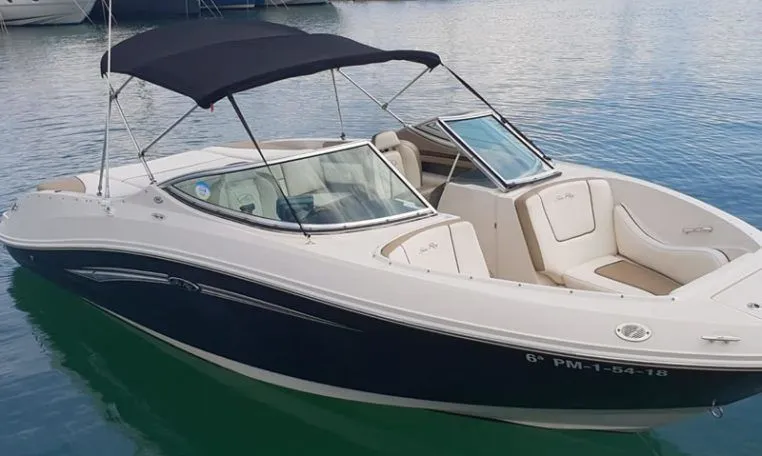 Kakahuete Charter Boat