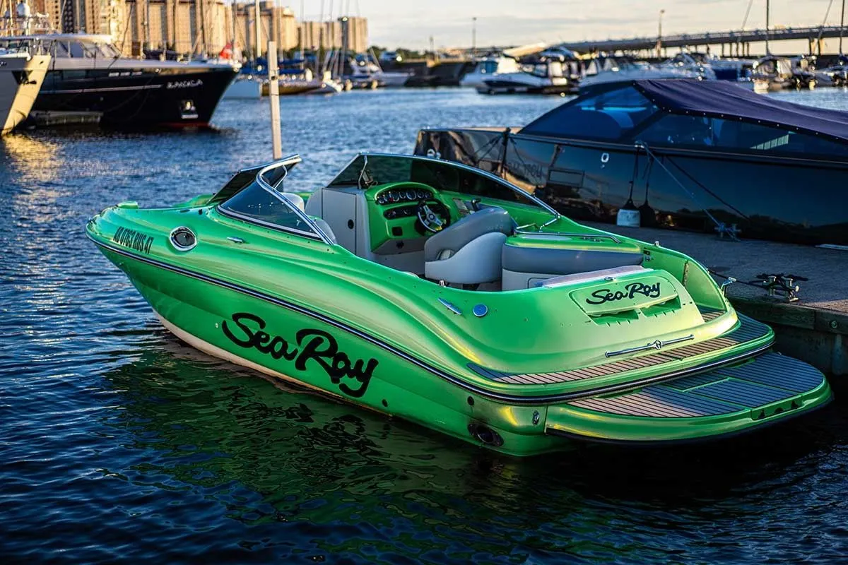 8m Saint Petersburg Motor Boat Sea Ray 240 Hire