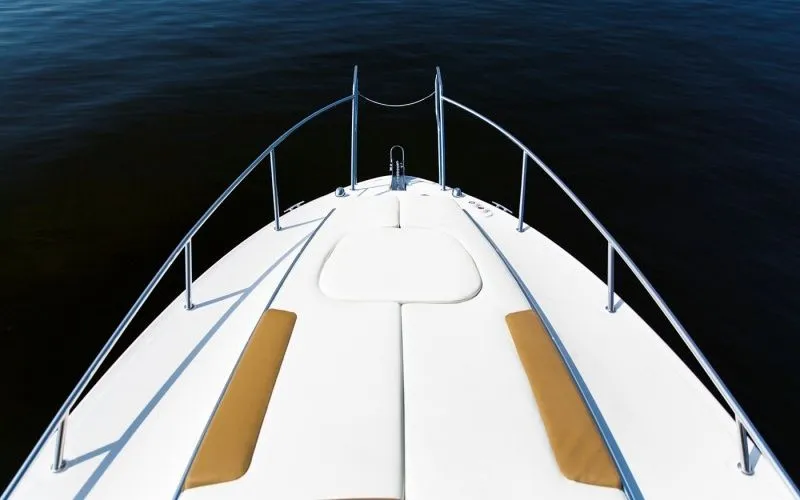 Explore Jezera on a 8m Rental Motor Yacht Sea Ray 265