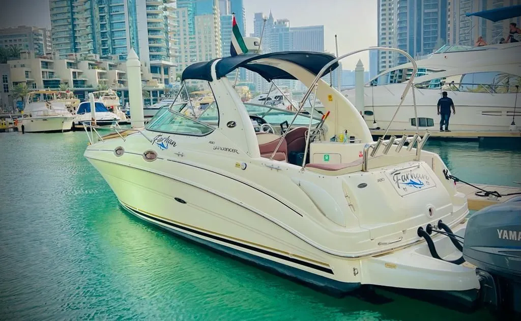 Explore Dubai on a 8.53m Rental Boat