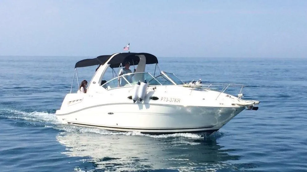 Rent a 9.47m Sea Ray 315 Sundancer in Adler
